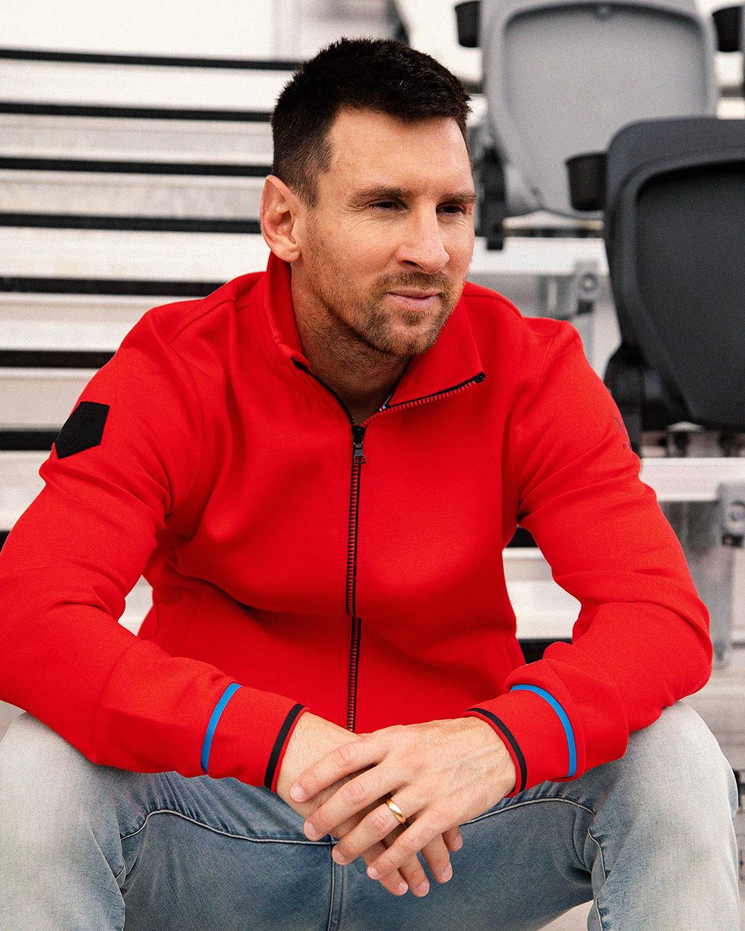 Chaqueta Deportiva Messi Puños Exclusivos - Logo Rojo
